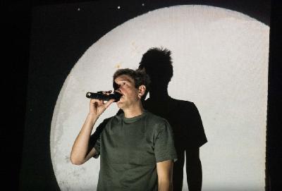 Le m&eacute;chant, tr&egrave;s m&eacute;chant roi et la tour d&rsquo;ivoire en plastique &ndash; Tiou - Ambarès-et-Lagrave