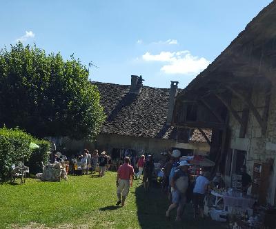 Vide-greniers le 2 ao&ugrave;t 2027 &agrave; IZIEU AIN de 10 &agrave; 18 H - Izieu