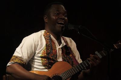 De S&egrave;te &agrave; Yaound&eacute; avec Louis Essem  chanson fran&ccedil;aise et cam&eacute;rounaise - Grenoble