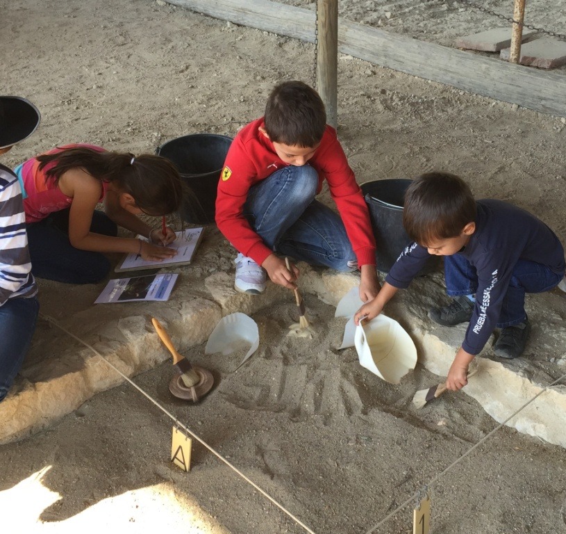 Atelier d'initiation &agrave; la fouille gallo-romaine - Soyons