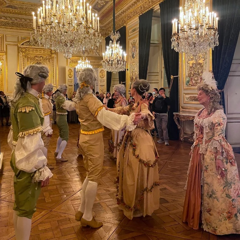 Nos prochains bals costum&eacute;s - Paris