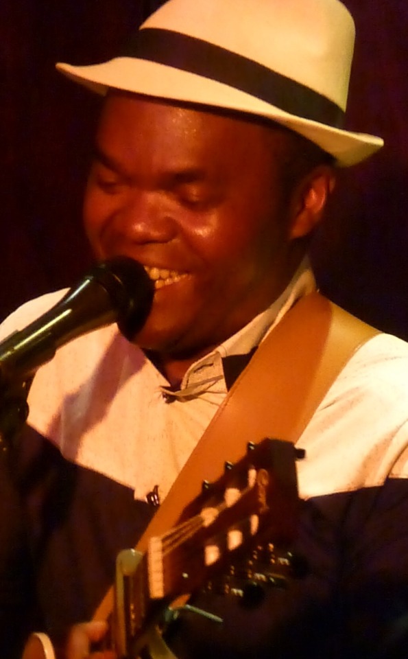 Louis Essem&nbsp;: De S&egrave;te &agrave; Yaound&eacute; Chanson fran&ccedil;aise et cam&eacute;rounaise - Grenoble